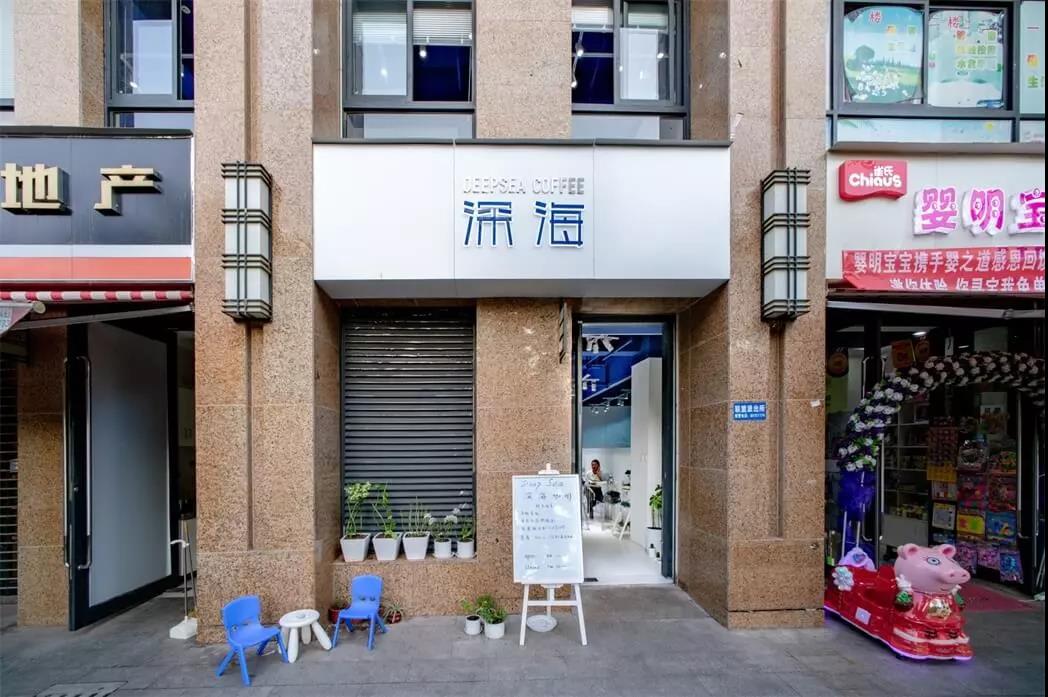 一個蔚藍又透明的世界--深?？Х瑞^，云南 |隨變設計